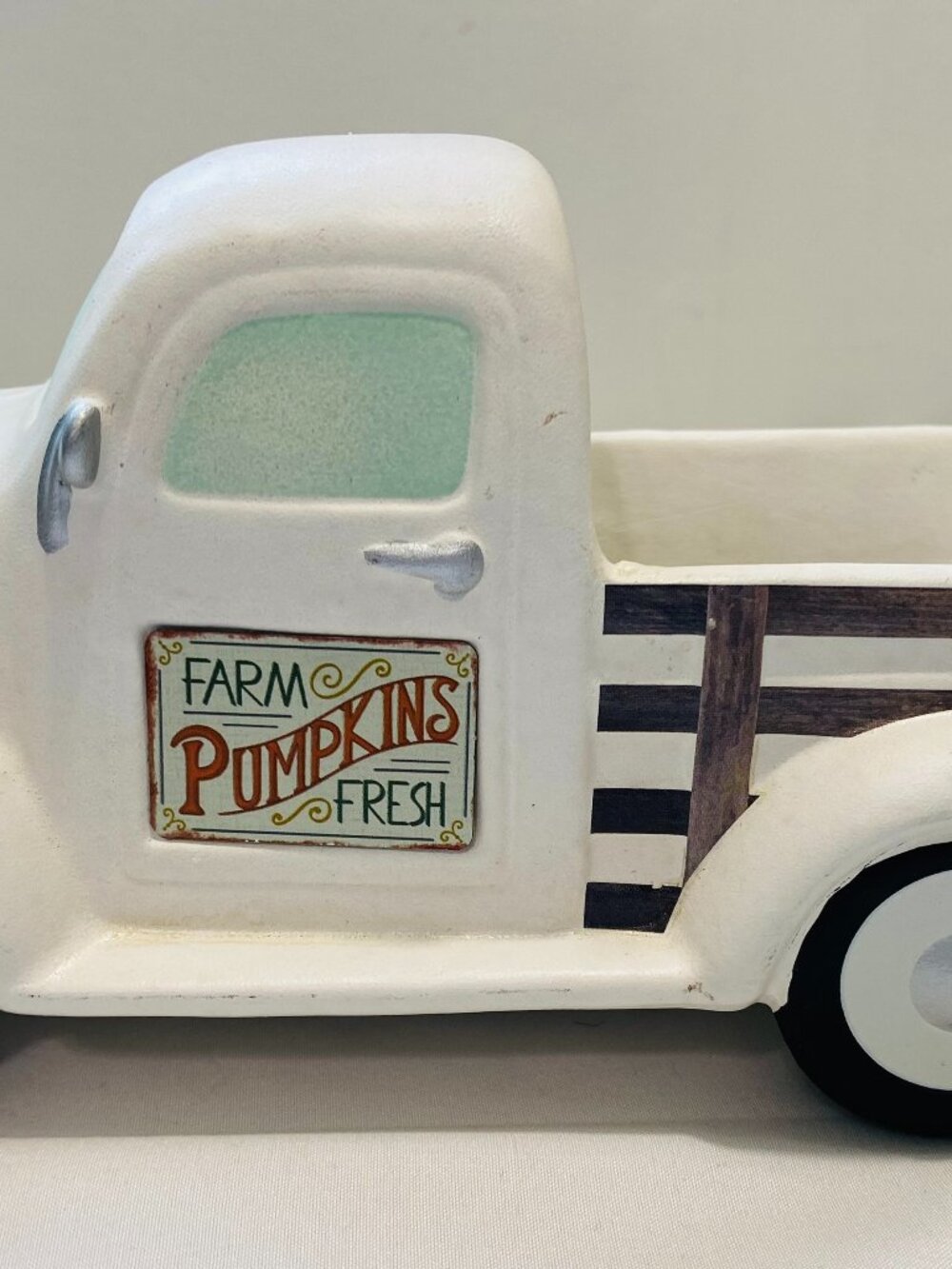 ScentSationals White Pickup Truck Wax Warmer LED Headlite Fall Pumpkin/Christmas